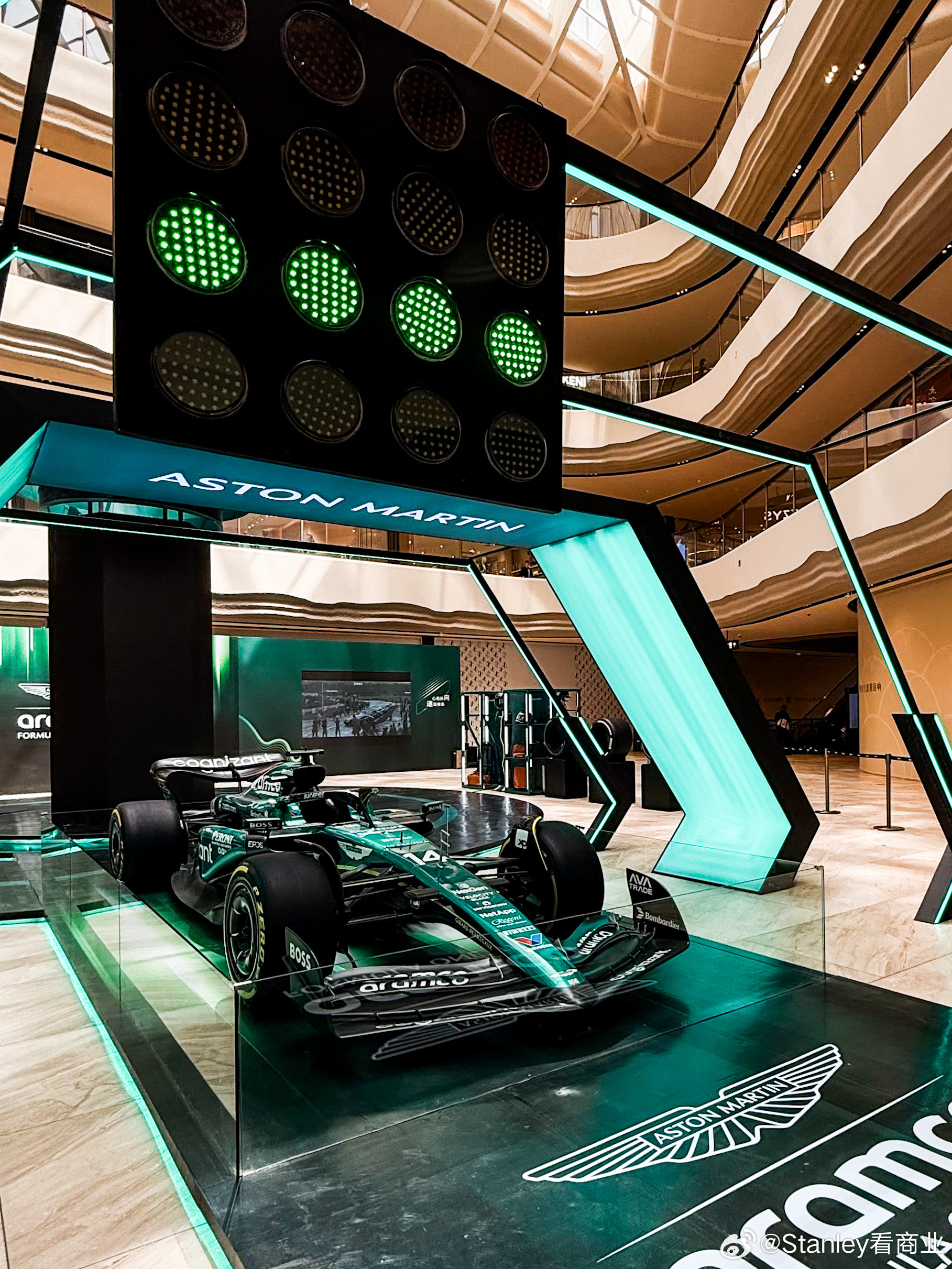 哈斯车队绝杀阿斯顿马丁，皮亚斯特里惊艳四座