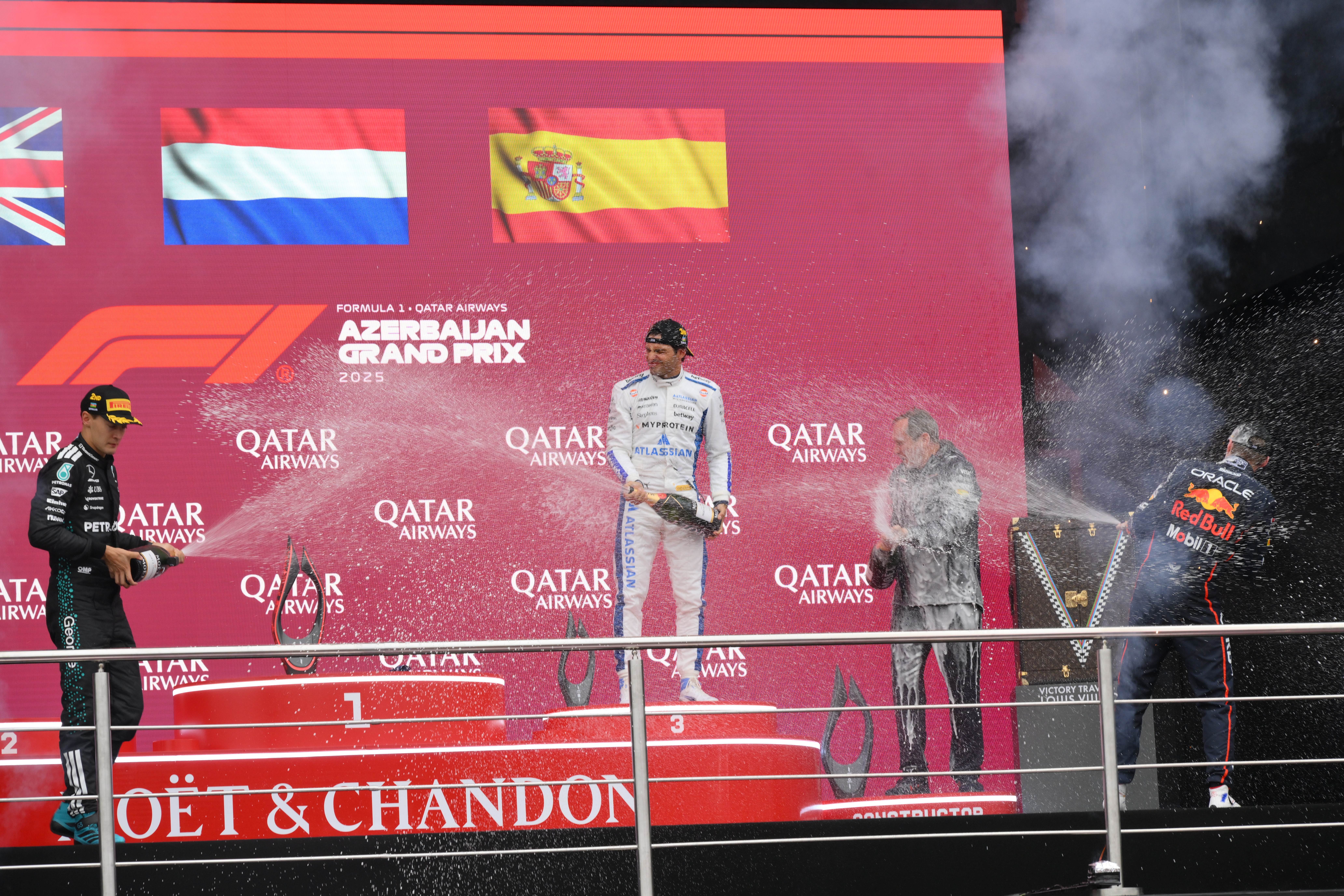 红牛车队险胜索伯车队,塞恩斯关键制胜 红牛车队险胜索伯车队,塞恩斯关键制胜