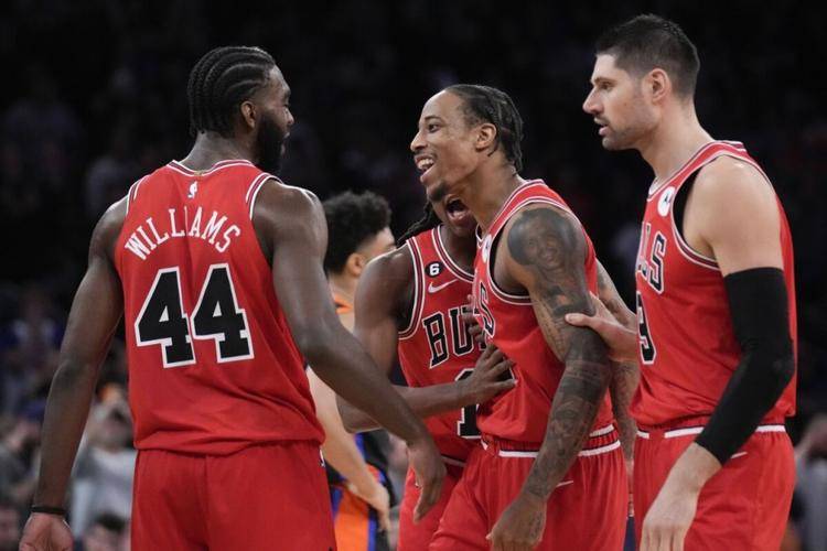 尼克斯横扫公牛,戈贝尔统治全场 尼克斯横扫公牛,戈贝尔统治全场