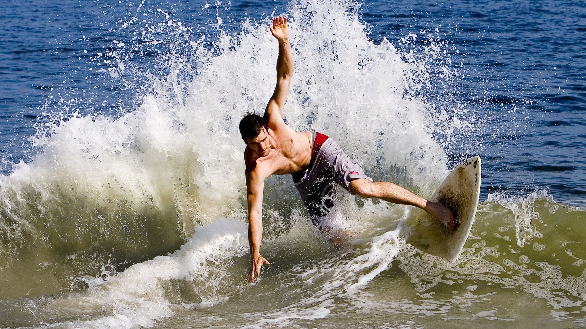 欧冠决赛之夜，浓眉关键节点连续得分，当篮球之神穿上紫金战袍
